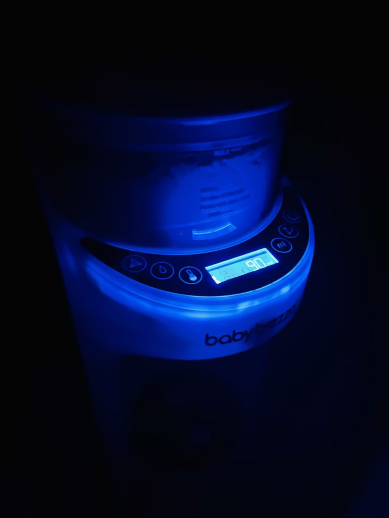 Baby Brezza bei Nacht